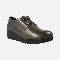 Zapatos de charol con cierre de gomas elásticas