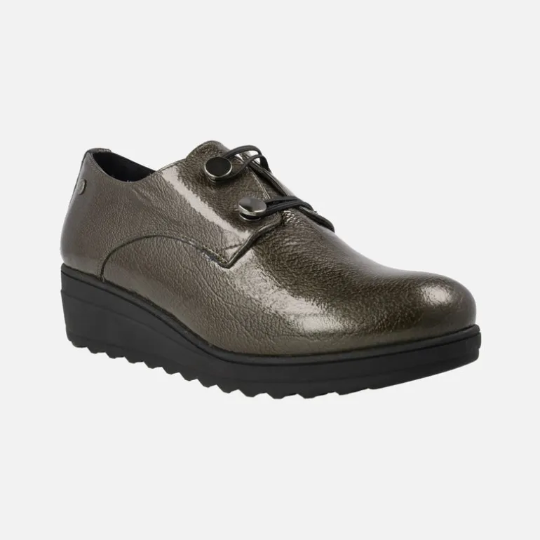 Zapatos de charol con cierre de gomas elásticas