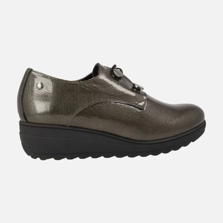Zapatos de charol con cierre de gomas elásticas