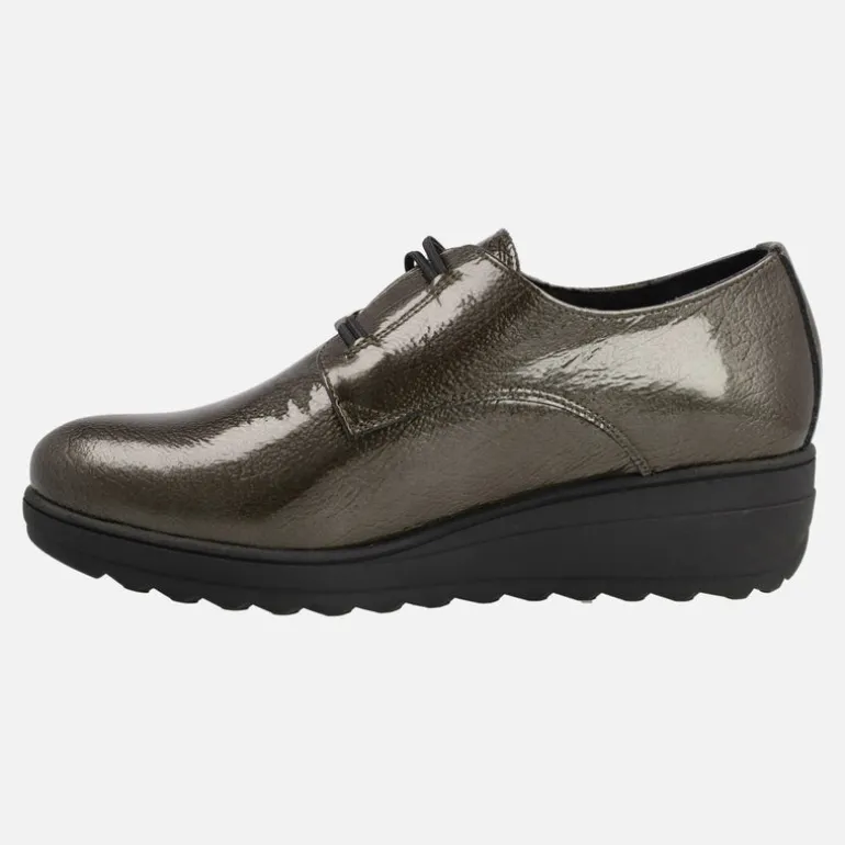 Zapatos de charol con cierre de gomas elásticas