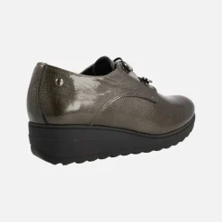 Zapatos de charol con cierre de gomas elásticas