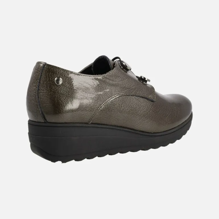 Zapatos de charol con cierre de gomas elásticas