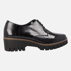 Zapatos de cordones en charol negro con piso de goma
