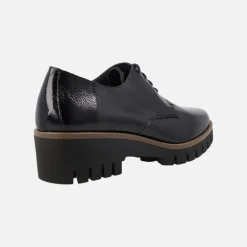 Zapatos de cordones en charol negro con piso de goma