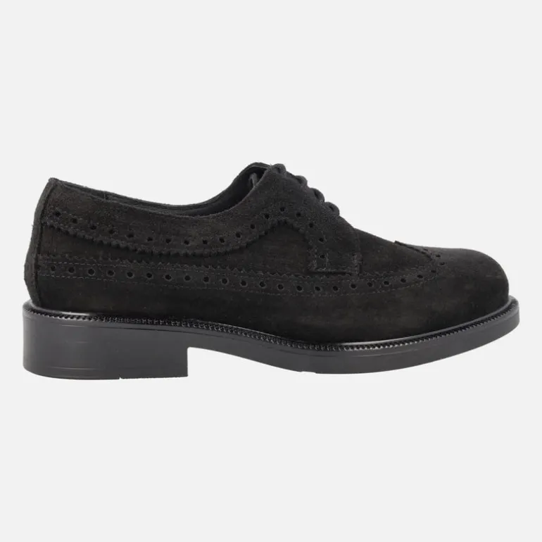 Zapatos de cordones en serraje negro con pala vega y picados
