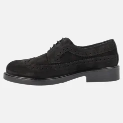 Zapatos de cordones en serraje negro con pala vega y picados