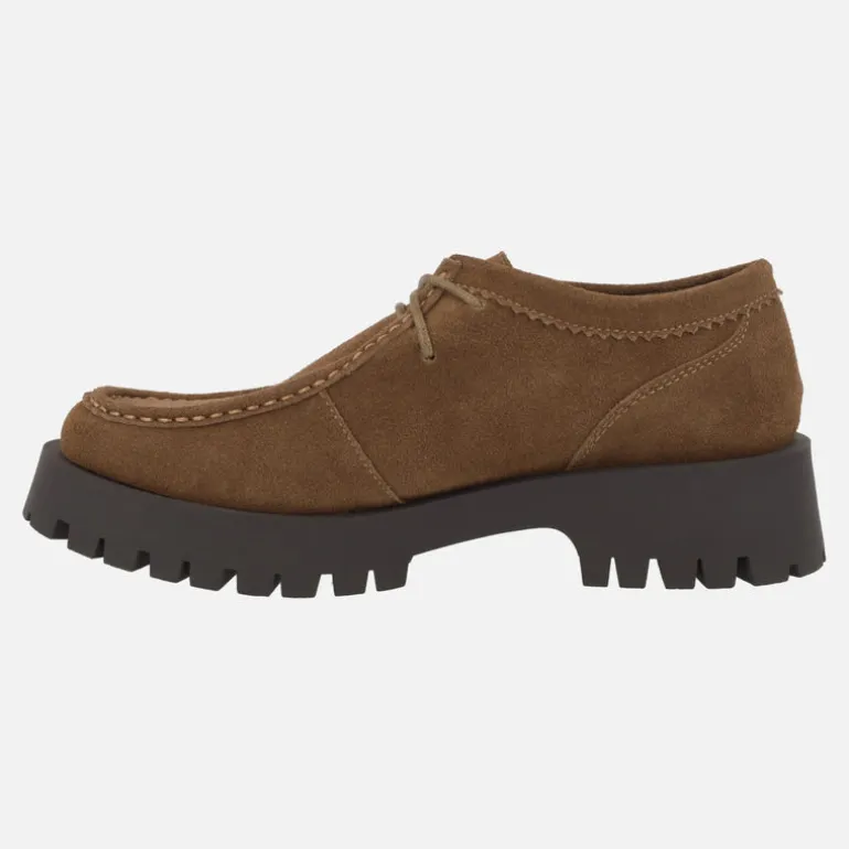 Zapatos de cordones en serraje marrón estilo wallabee con piso track