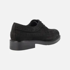 Zapatos de cordones en serraje negro con pala vega y picados