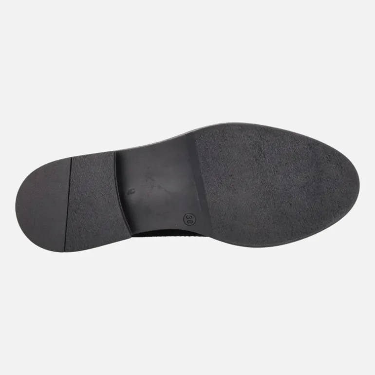 Zapatos de cordones en serraje negro con pala vega y picados