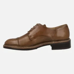 Zapatos de cordones para mujer en piel marrón con picados en la puntera