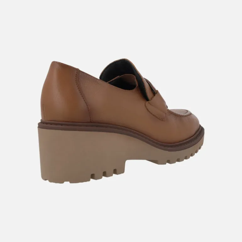 Zapatos de piel con adorno y cuña de goma Viguera