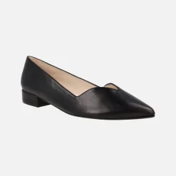 Zapatos de piel con tacón bajo y escote pico Breda