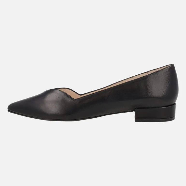 Zapatos de piel con tacón bajo y escote pico Breda