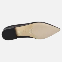 Zapatos de piel con tacón bajo y escote pico Breda