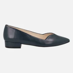 Zapatos de piel con tacón bajo y escote pico Breda