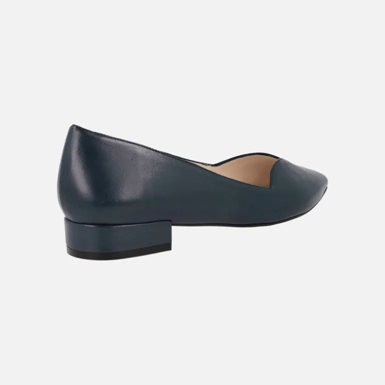 Zapatos de piel con tacón bajo y escote pico Breda
