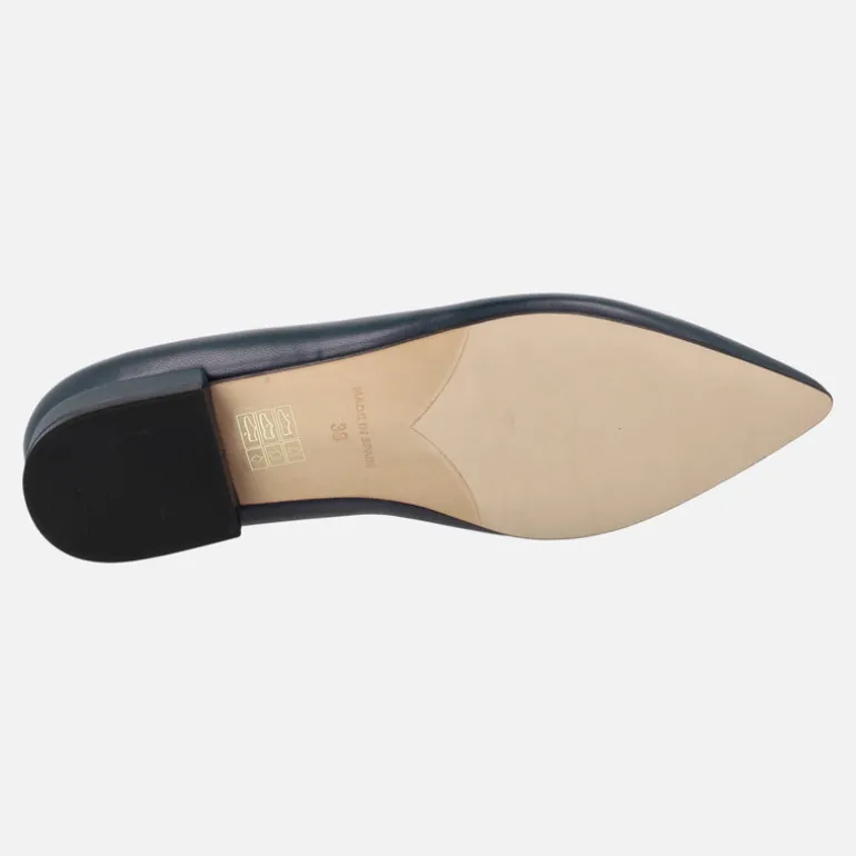 Zapatos de piel con tacón bajo y escote pico Breda