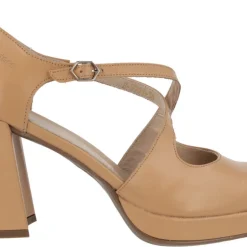 Zapatos de piel con tiras cruzadas y aberturas laterales