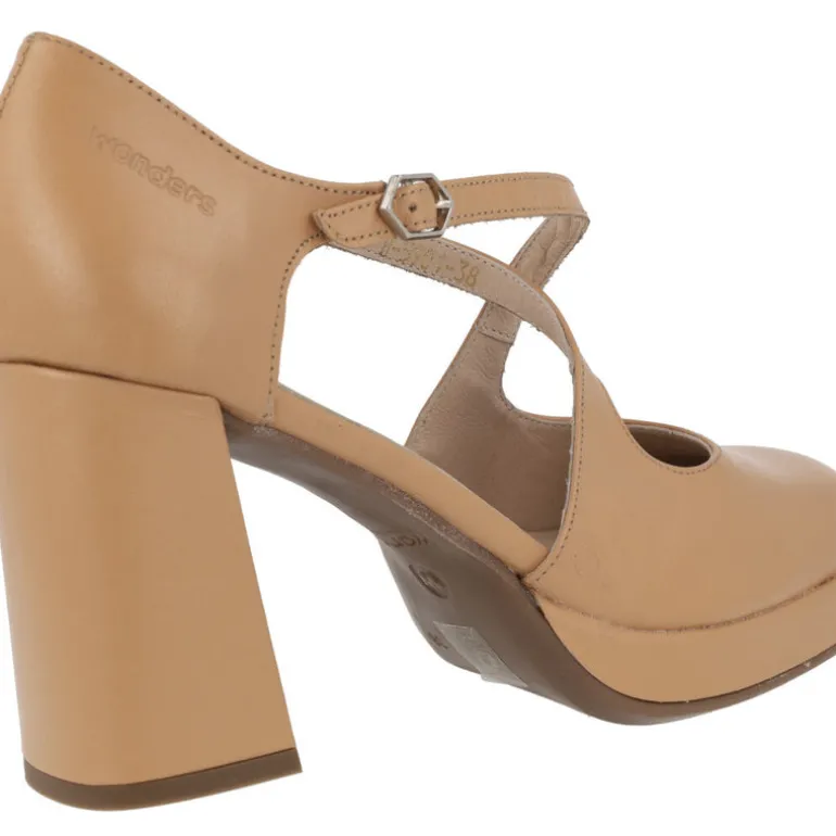 Zapatos de piel con tiras cruzadas y aberturas laterales