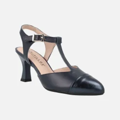 Zapatos de piel destalonados con tira al empeine
