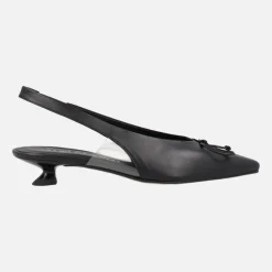 Zapatos de piel destalonados con adorno de lazo