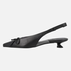 Zapatos de piel destalonados con adorno de lazo