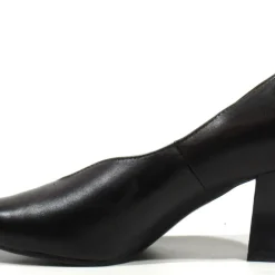Zapatos de piel negros escotados con tacón carrete Elbire