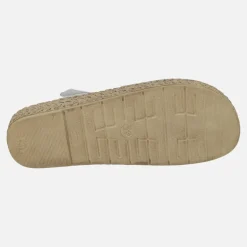 Zapatos de piel semiabiertos en piel blanca con troquelados