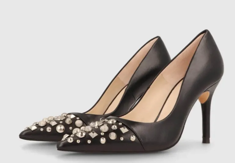 Zapatos de salón con puntera de tachas Sompo