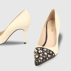 Zapatos de salón con puntera de tachas Sompo