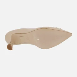 Zapatos de tacón en piel beige con adorno circular