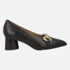 Zapatos de tacón en piel negra con adorno dorado Garica