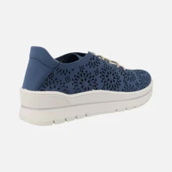 Zapatos deportivos con dibujos troquelados y cierre de cordones