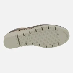 Zapatos deportivos de piel con dibujos troquelados