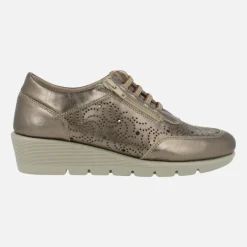 Zapatos deportivos de piel con dibujos troquelados