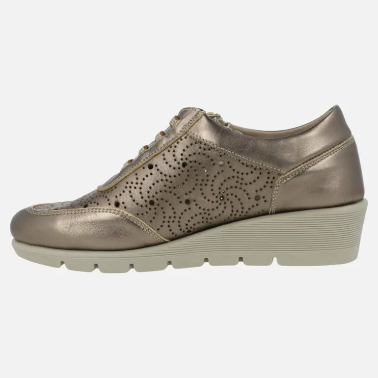Zapatos deportivos de piel con dibujos troquelados