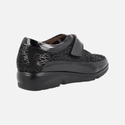 Zapatos deportivos en combinado negro con cierre de velcro