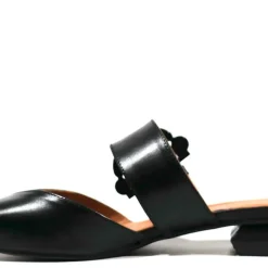 Zapatos destalonados Arabella con adorno de hebilla