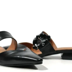 Zapatos destalonados Arabella con adorno de hebilla