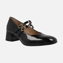 Zapatos mary jane en charol negro con dos pulseras y tacón medio