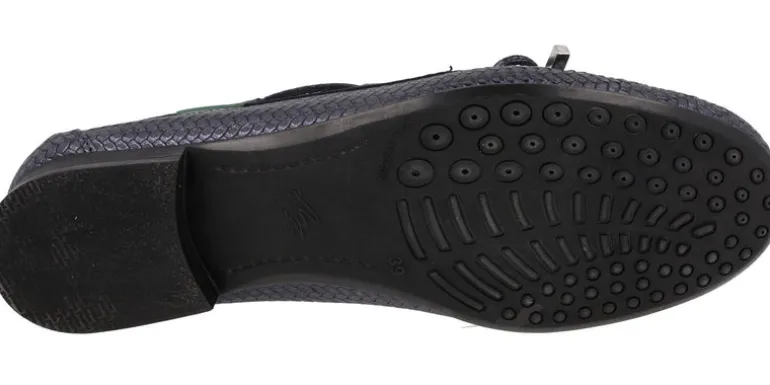 Zapatos mocasines de piel grabada con adorno de lazo