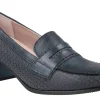 Zapatos mocasines en piel azul marino con antifaz y tacón