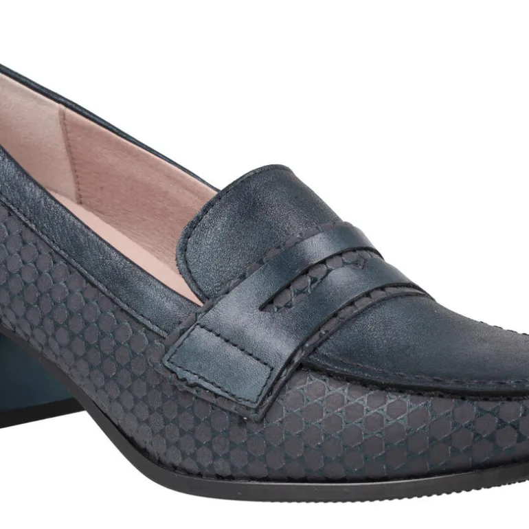 Zapatos mocasines en piel azul marino con antifaz y tacón