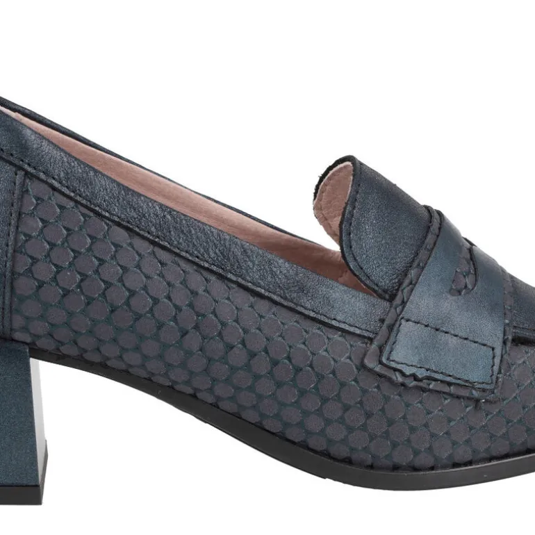 Zapatos mocasines en piel azul marino con antifaz y tacón
