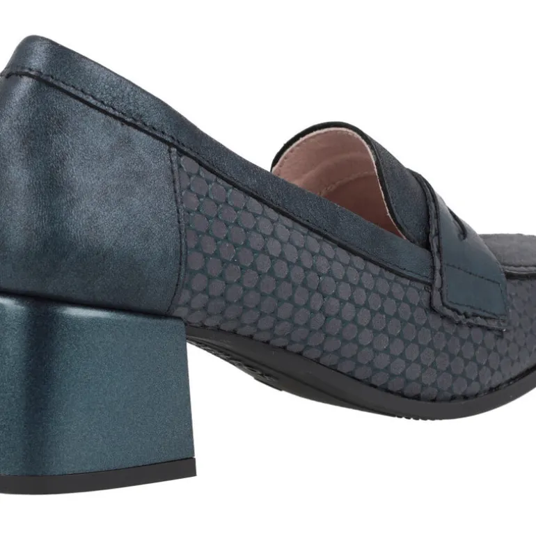 Zapatos mocasines en piel azul marino con antifaz y tacón
