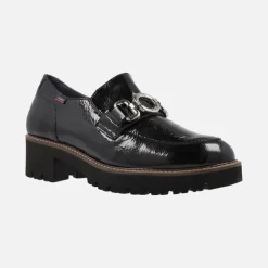 Zapatos mocasines negros de charol con adorno y piso track