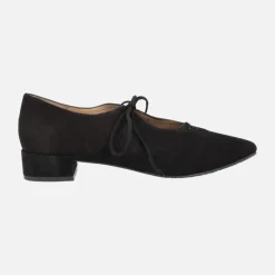Zapatos negros de ante escotados con cordones