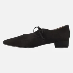 Zapatos negros de ante escotados con cordones