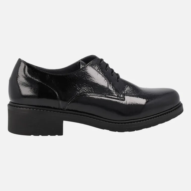Zapatos negros de charol con cordones