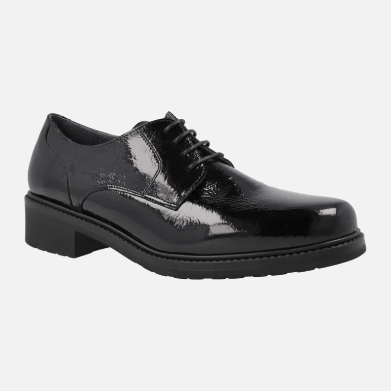 Zapatos negros de charol con cordones